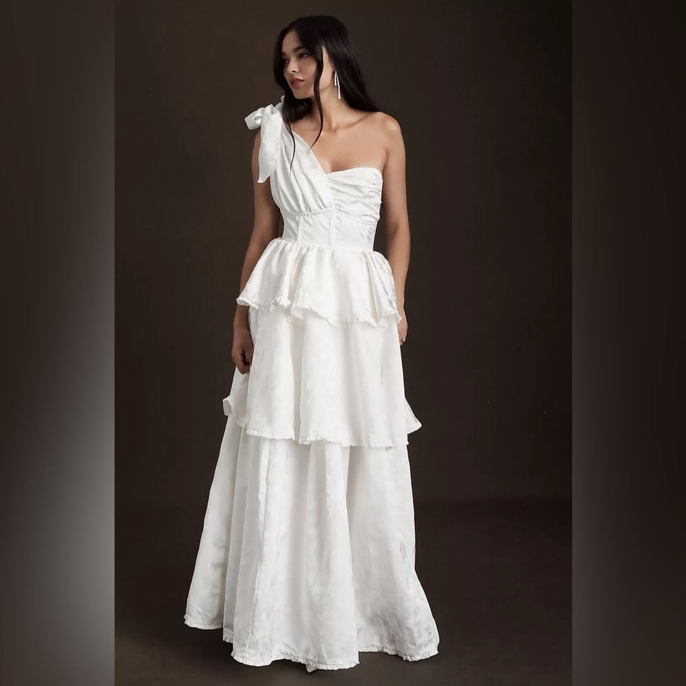 V. Chapman Elegant White One-Shoulder Dress